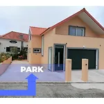 House Santa Ana 度假居 *